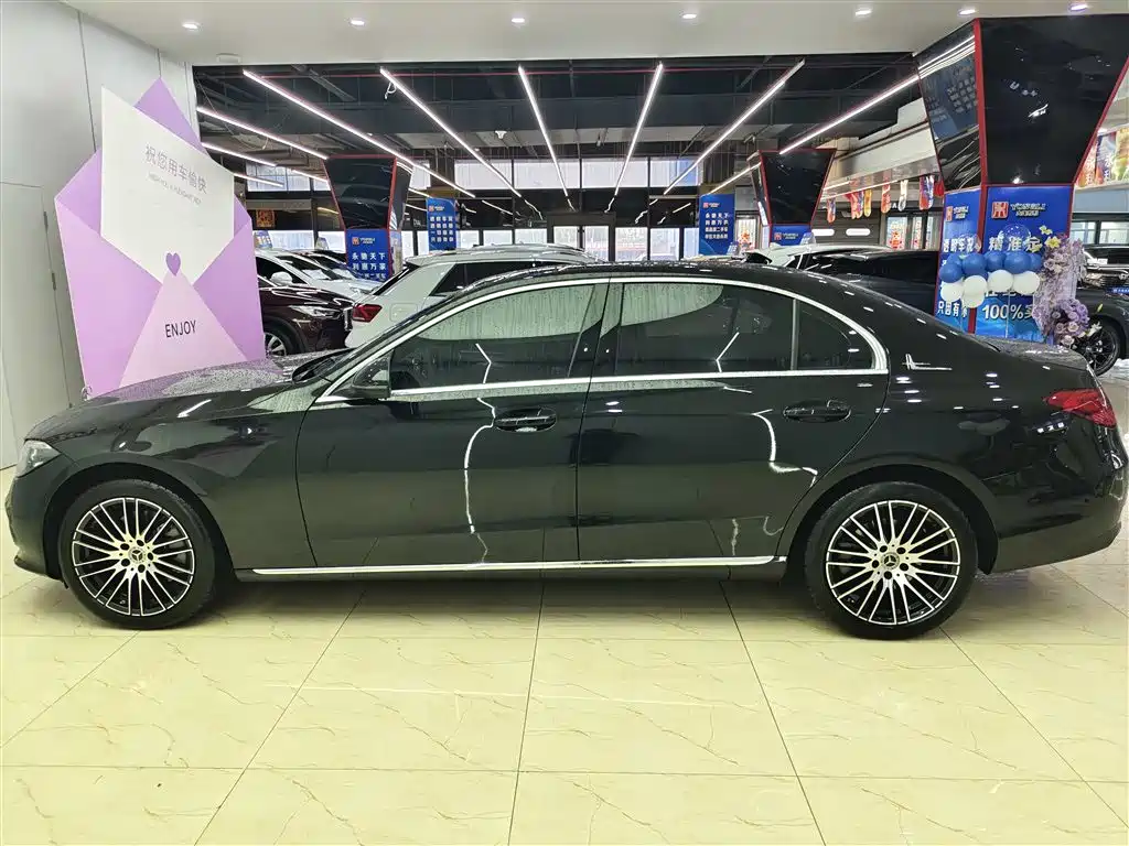 Mercedes-Benz C-Class 2023 — фото 7