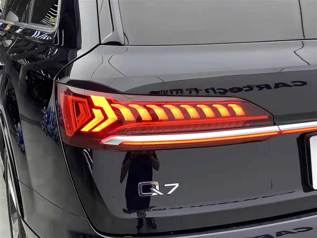 Audi Q7 2020 — фото 12