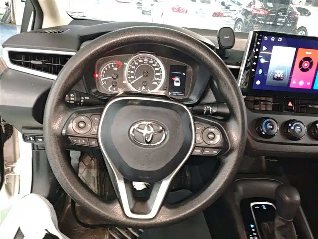 Toyota Corolla 2023 — фото 11