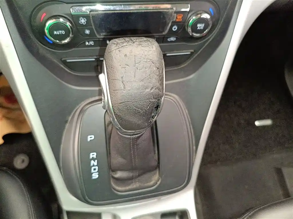 Ford Kuga 2015 — фото 14