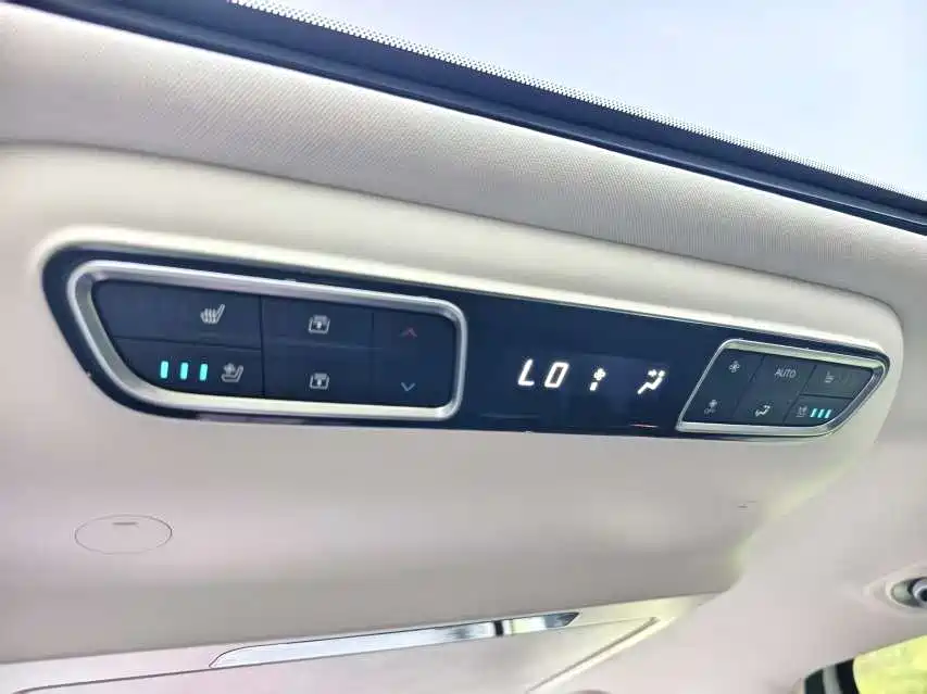 GAC Motor E8 Hybrid 2024 — фото 9