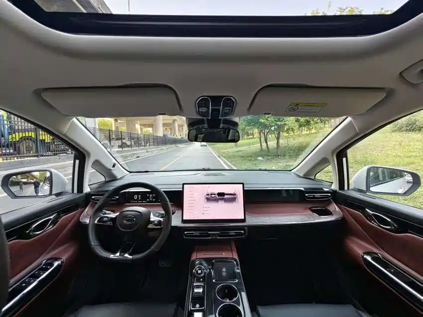 GAC Motor E8 Hybrid 2024 — фото 10