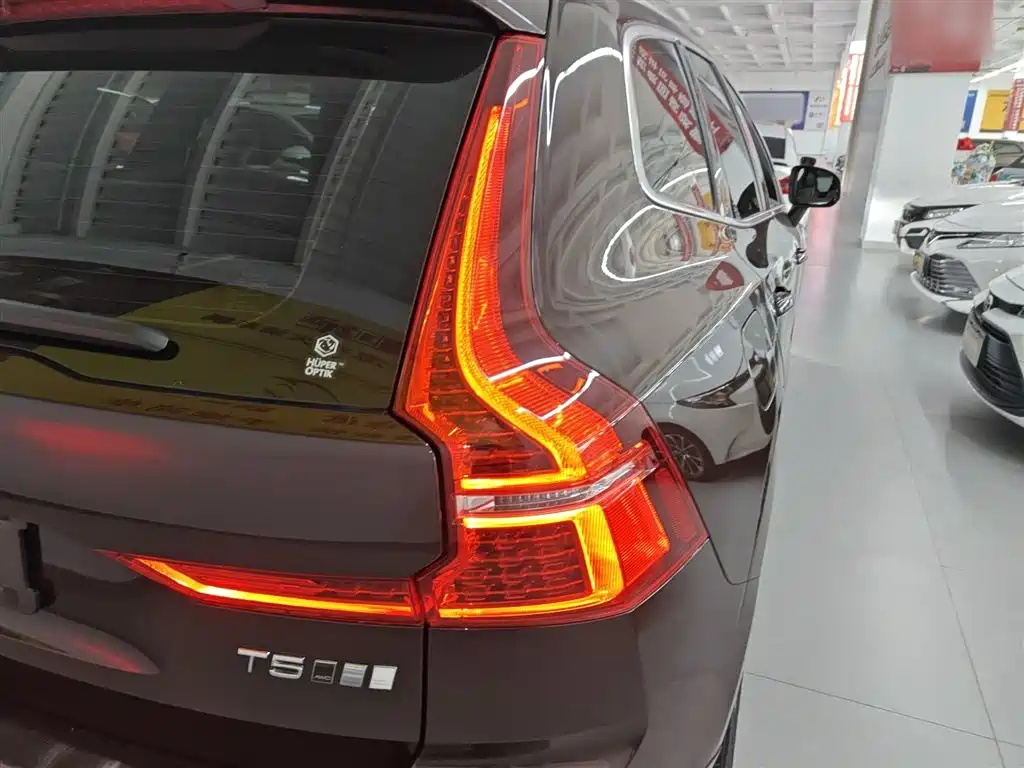 Volvo XC60 2018 — фото 24
