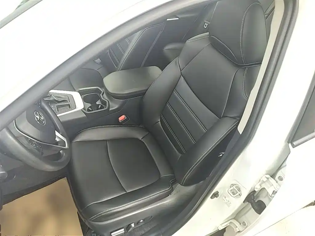 Toyota RAV4 2022 — фото 15
