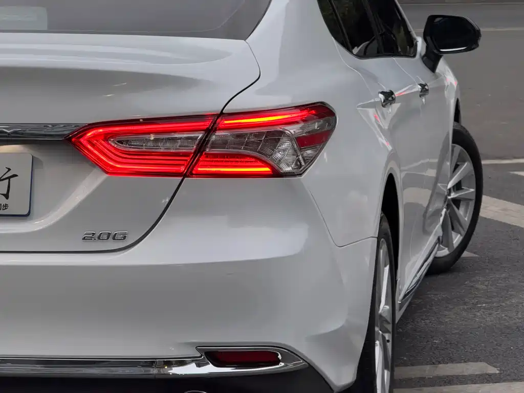 Toyota Camry 2023 — фото 17