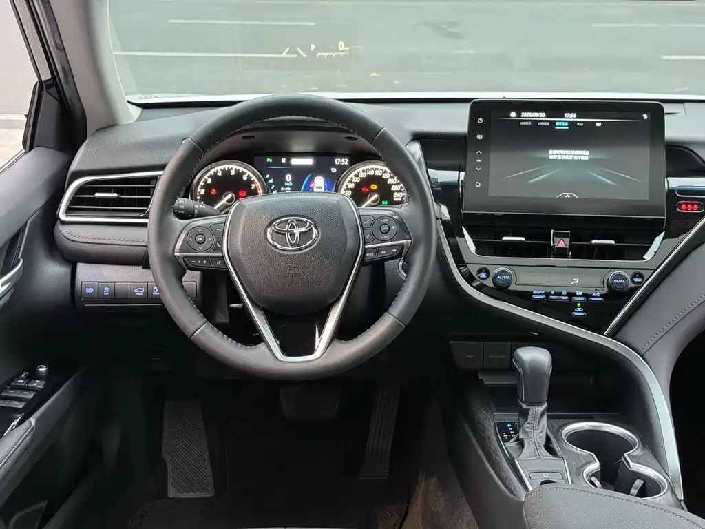 Toyota Camry 2023 — фото 5