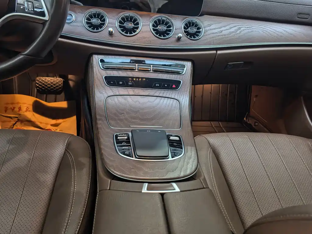 Mercedes-Benz E-Class 2023 — фото 21