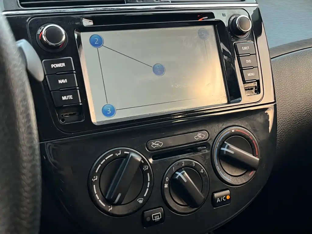 Nissan Tiida 2015 — фото 16