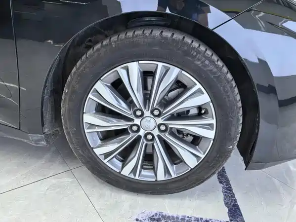 Hongqi E-QM5 2025