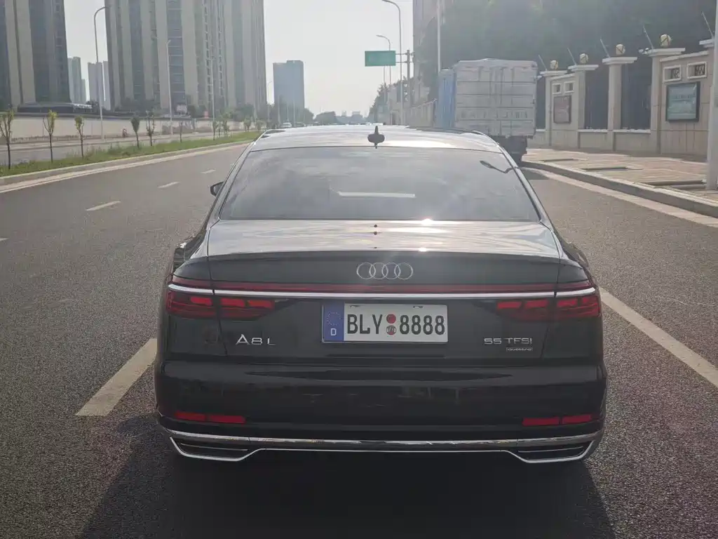 Audi A8 2021 — фото 10