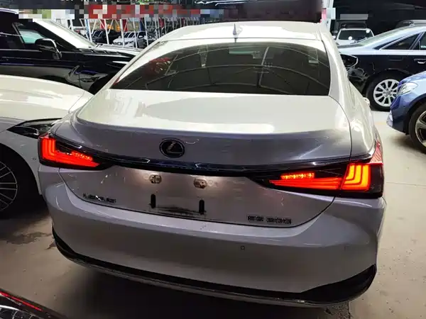 Lexus ES 2018