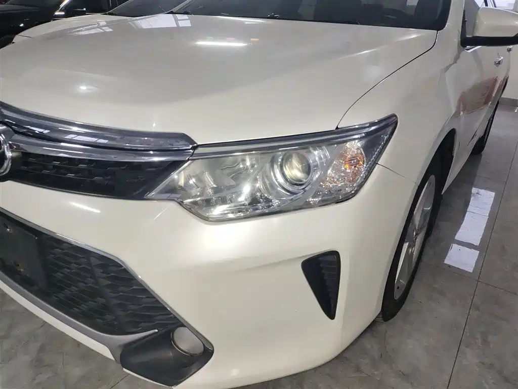Toyota Camry 2015 — фото 24
