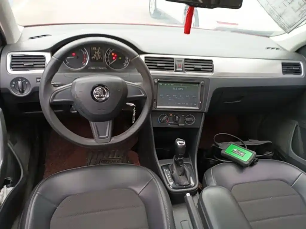 Skoda Rapid Spaceback 2016 — фото 10