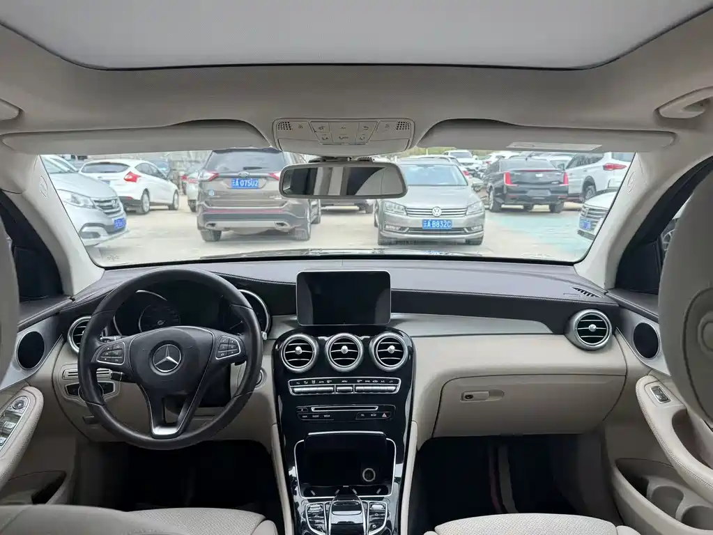 Mercedes-Benz GLC 2017 — фото 12