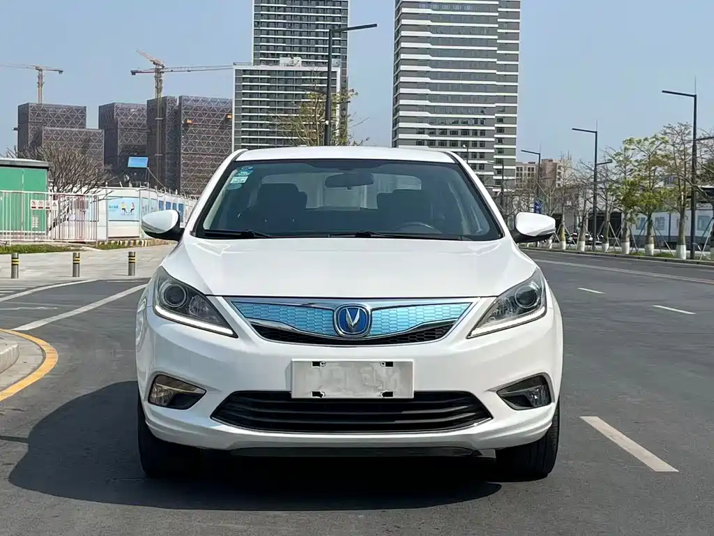 Changan Eado New Energy 2018 — фото 2