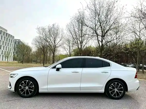 Volvo S60 2022