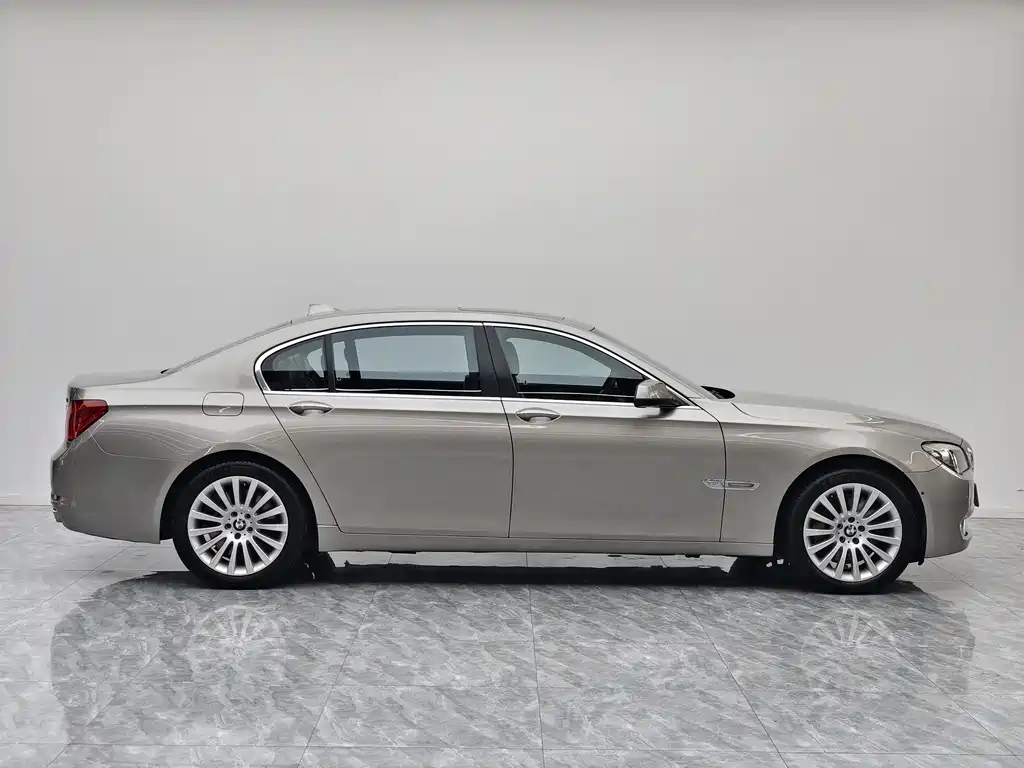 BMW 7 Series 2012 — фото 3