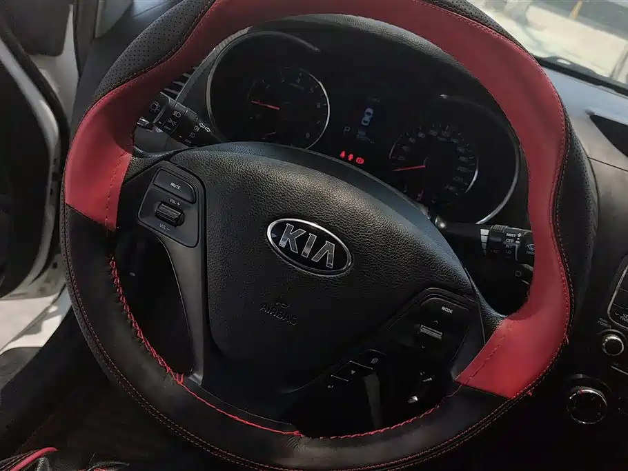 Kia K3 2016 — фото 15