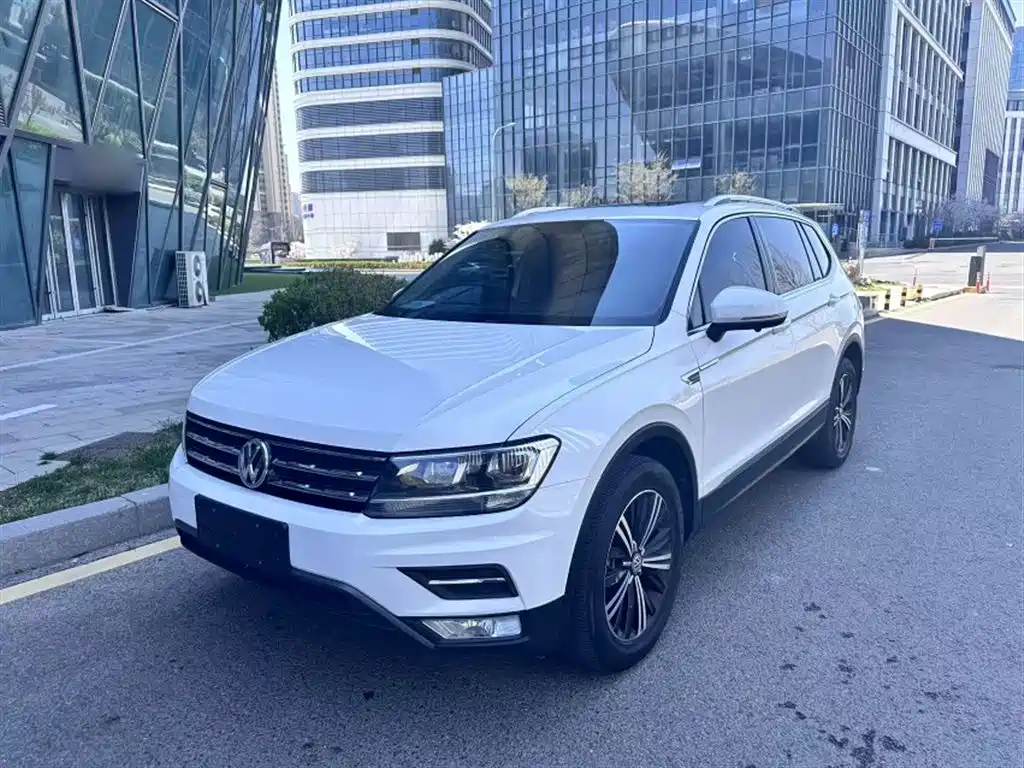 Volkswagen Tiguan L 2020 — фото 1