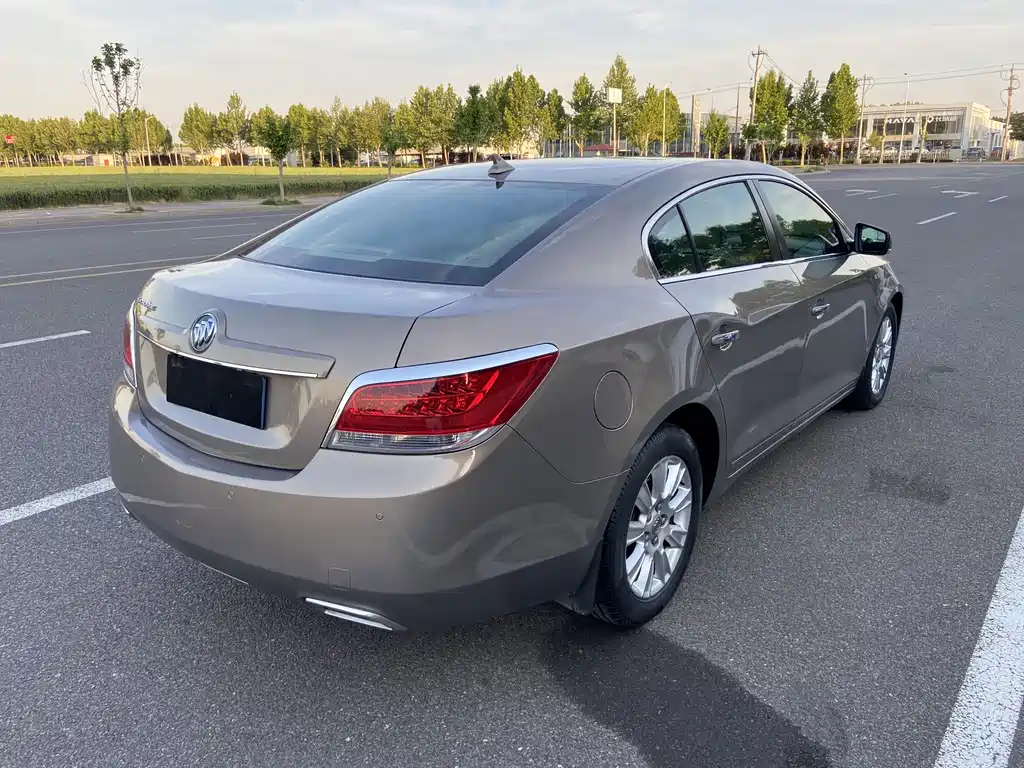 Buick LaCrosse 2010 — фото 4