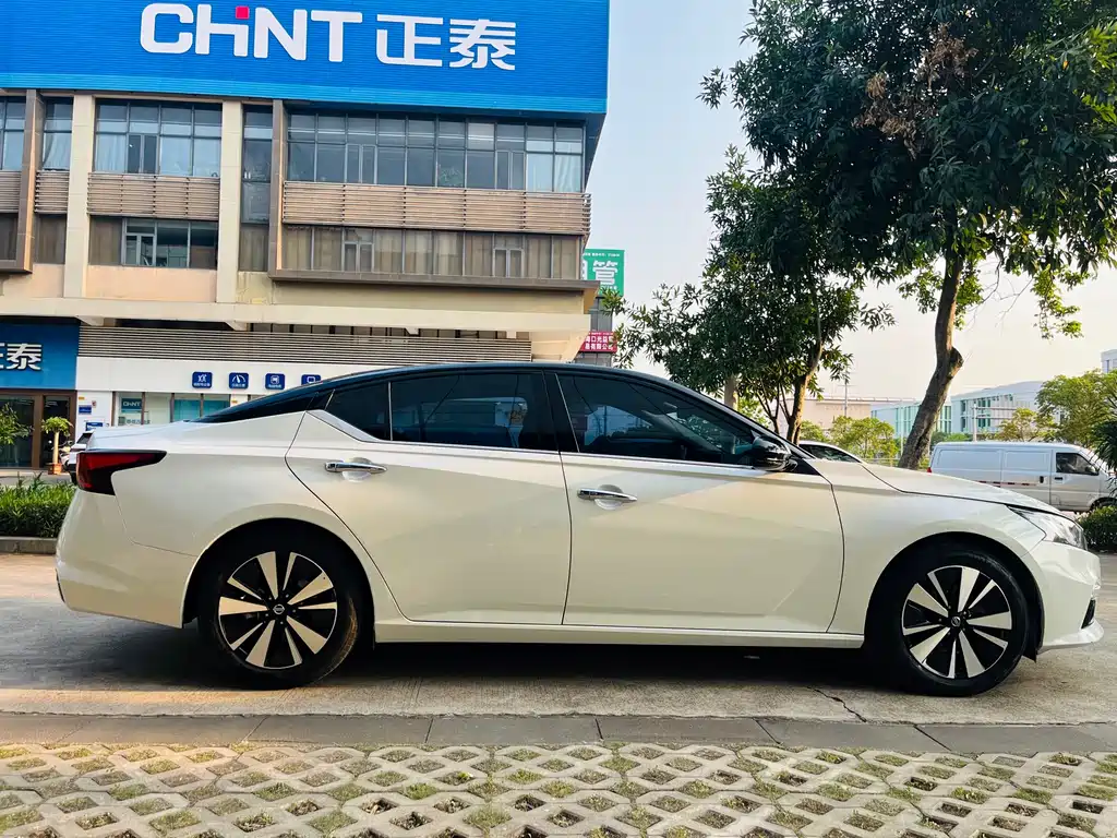 Nissan Teana 2022 — фото 4