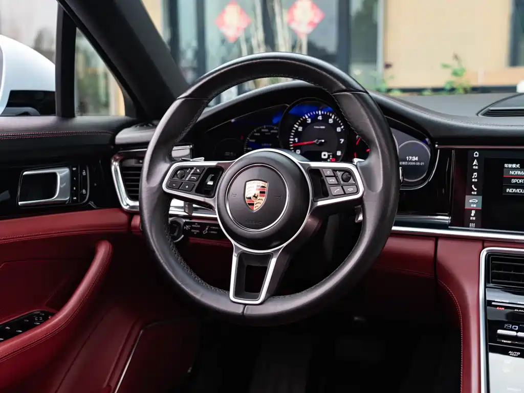 Porsche Panamera 2020 — фото 16