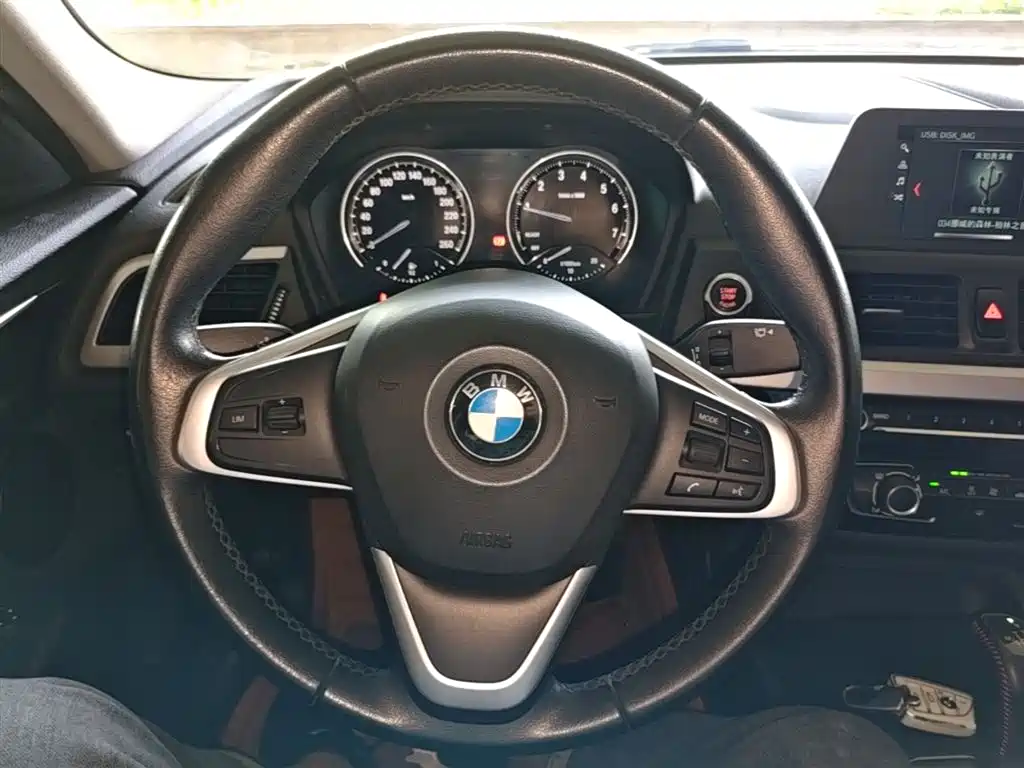 BMW 1 Series 2018 — фото 11