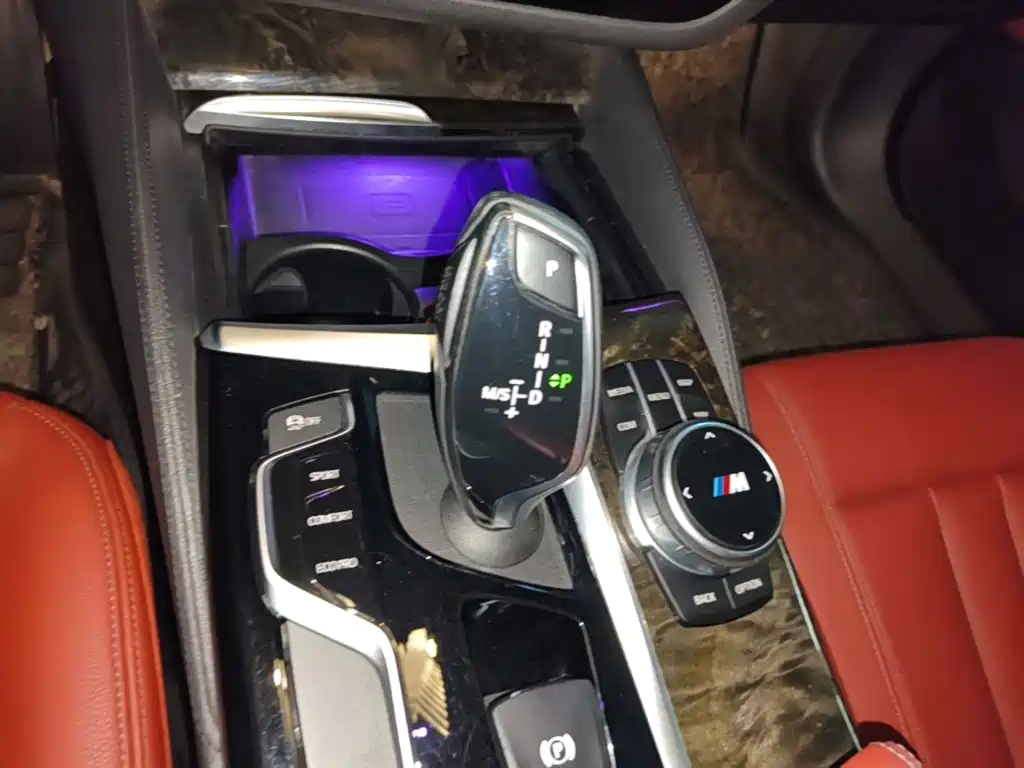 BMW 5 Series 2020 — фото 14