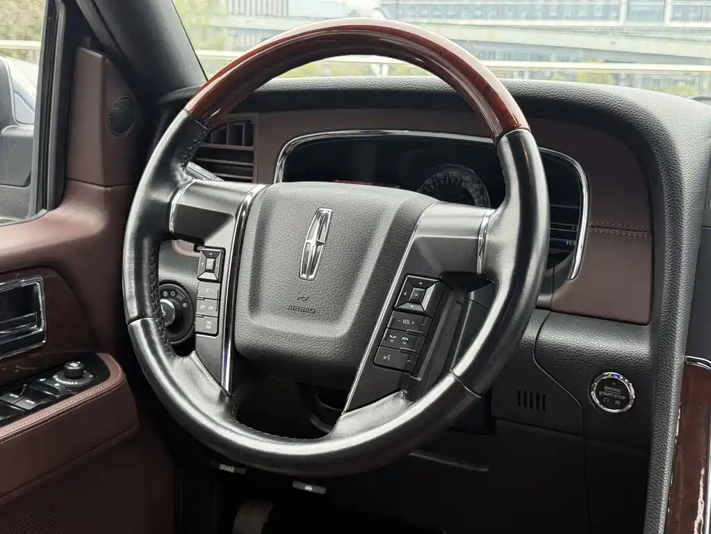 Lincoln Navigator 2017 — фото 10