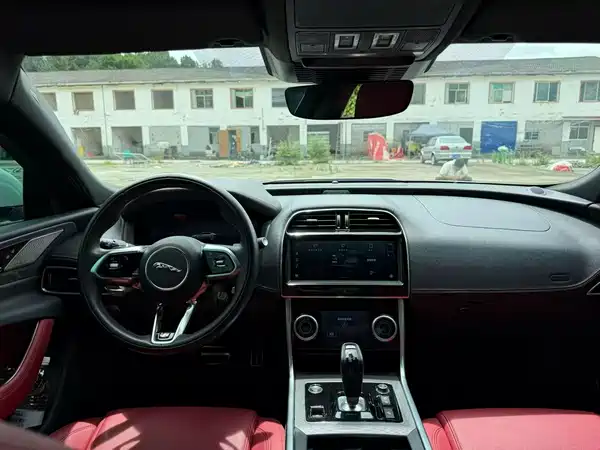 Jaguar XEL 2024