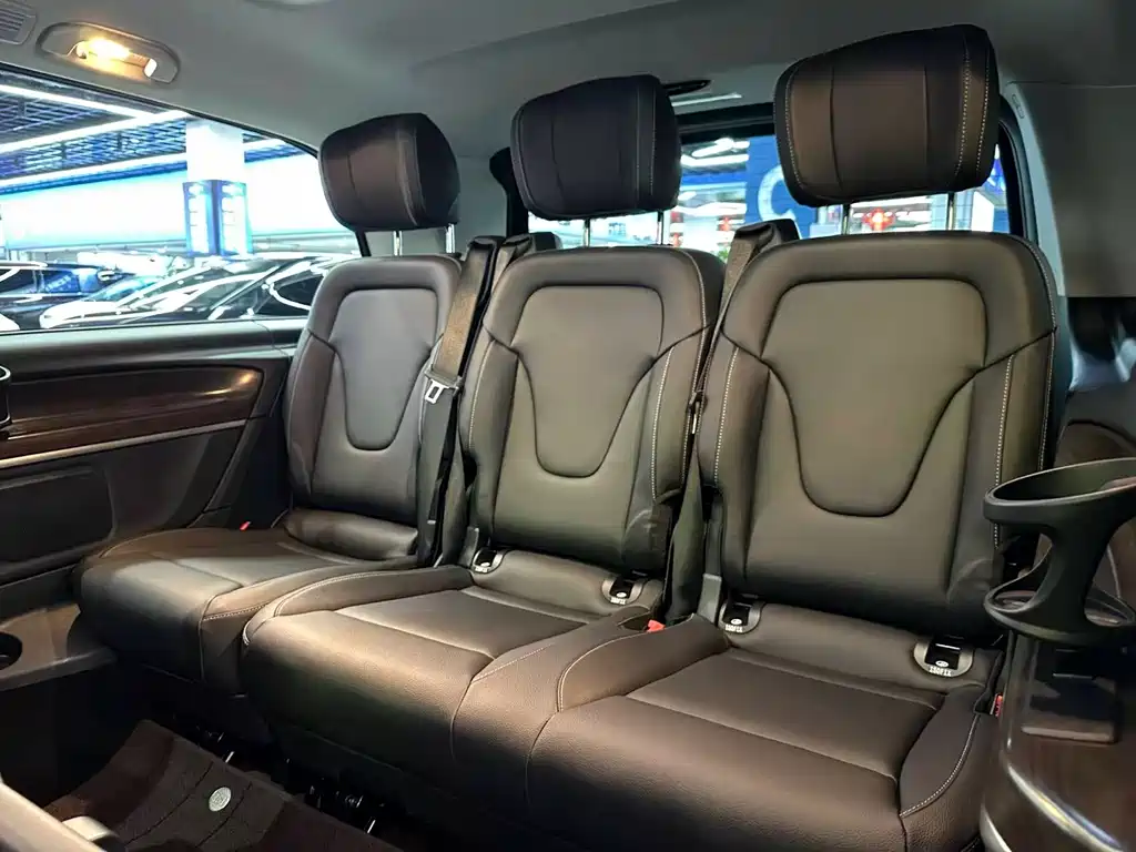 Mercedes-Benz V-Class 2021 — фото 10