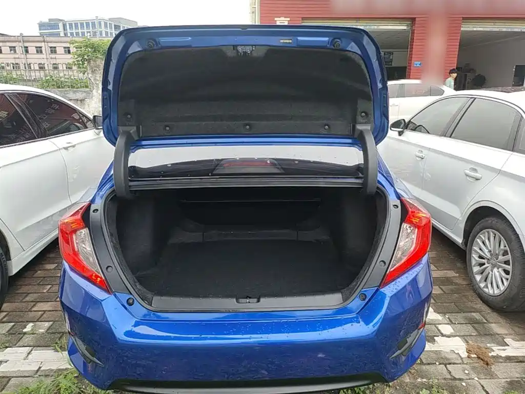 Honda Civic 2018 — фото 19