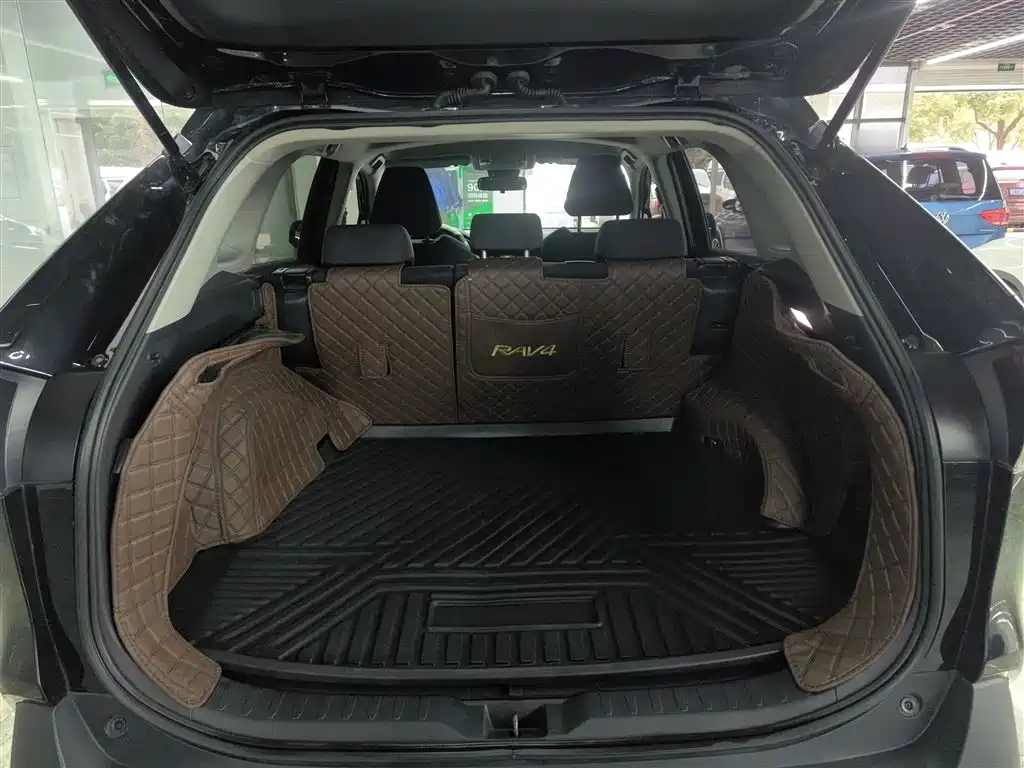 Toyota RAV4 2025 — фото 15