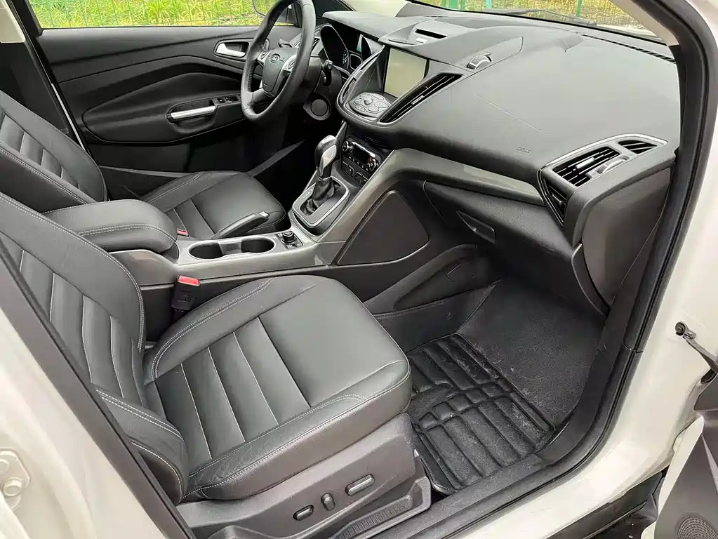 Ford Kuga 2015 — фото 12