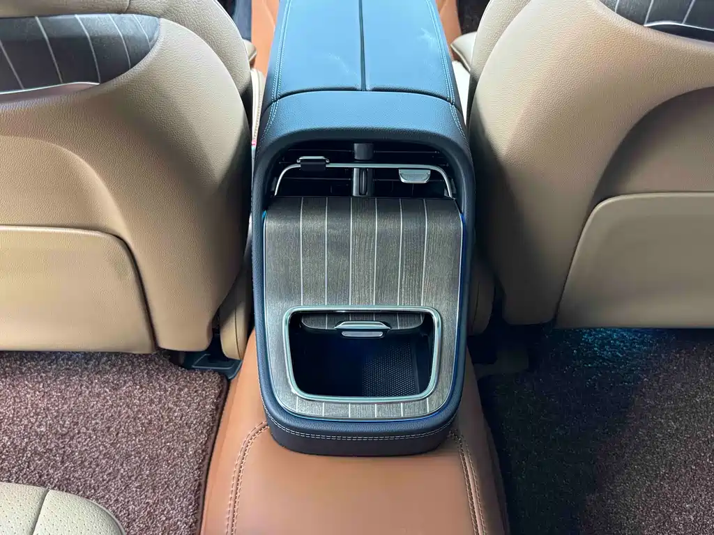 Mercedes-Benz E-Class 2025 — фото 17