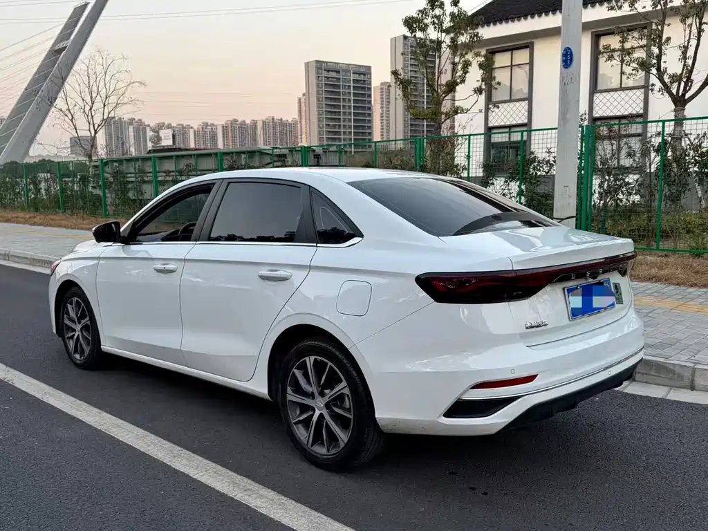 Geely Emgrand 2023 — фото 6