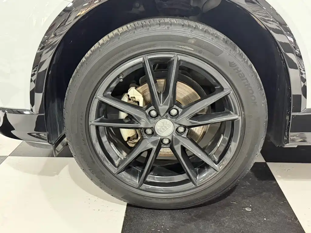 Audi Q2L 2020