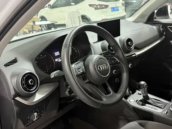 Audi Q2L 2020