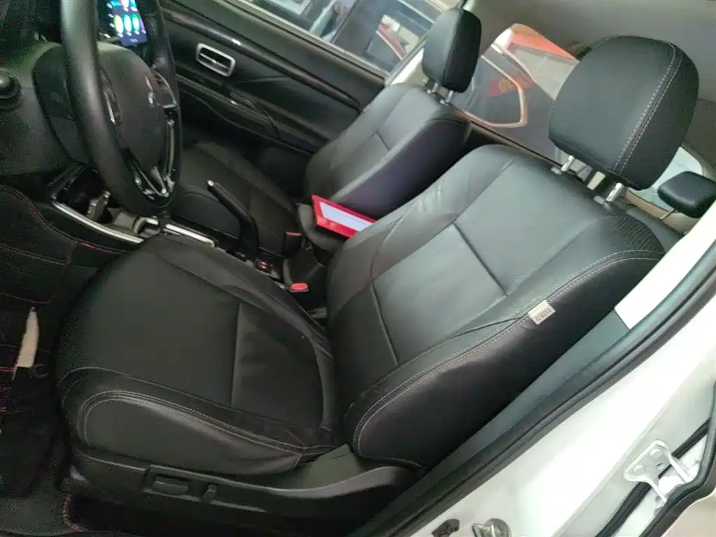 Mitsubishi Outlander 2017 — фото 15