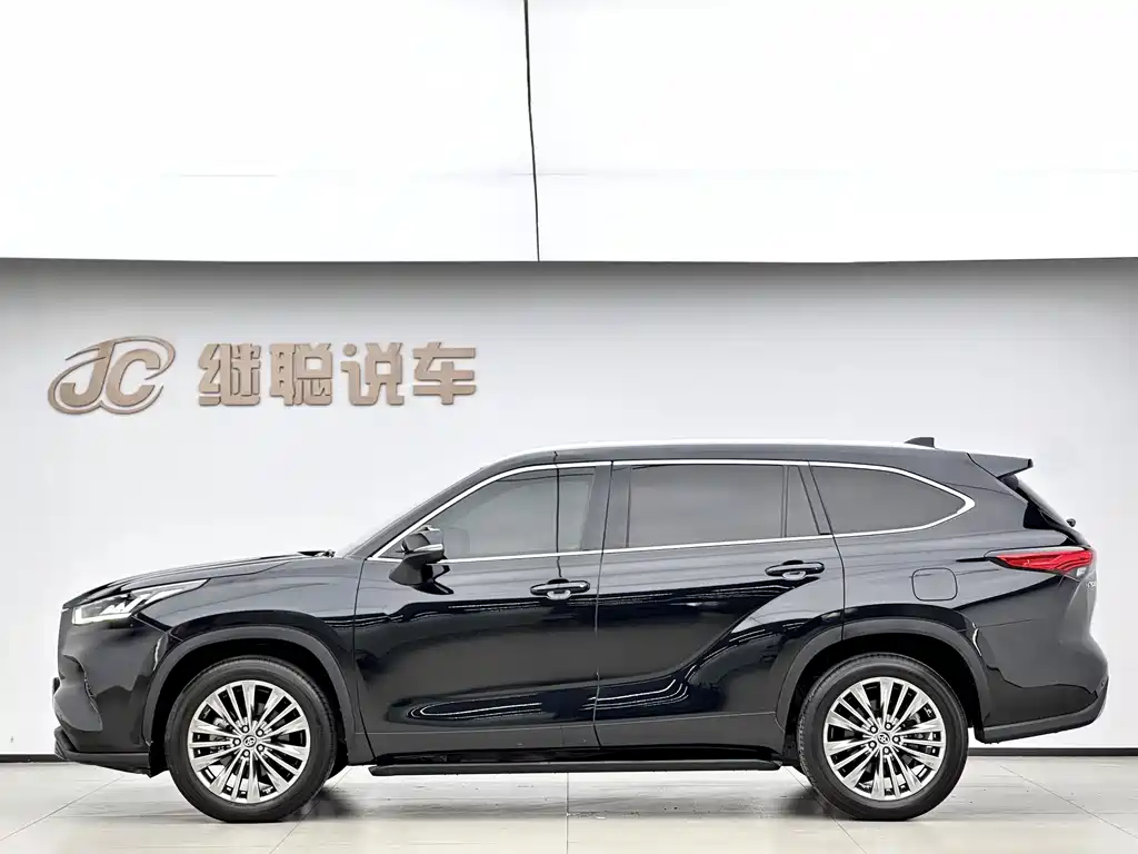 Toyota Highlander 2023 — фото 2
