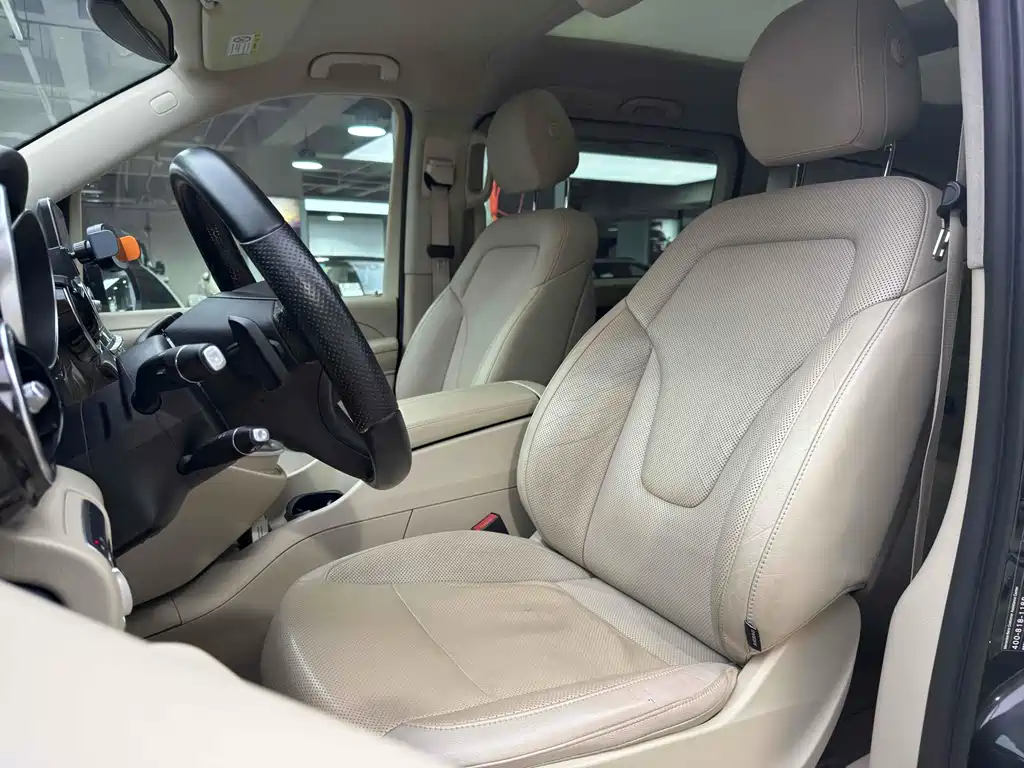Mercedes-Benz V-Class 2018 — фото 10