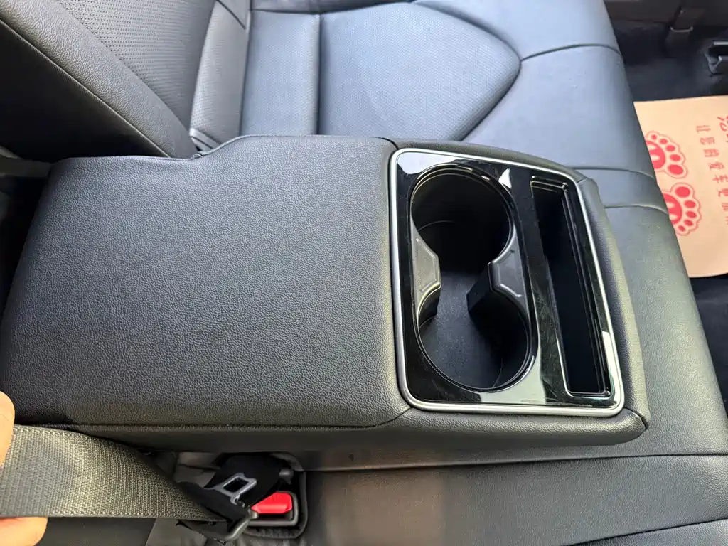 Toyota Camry 2023 — фото 12