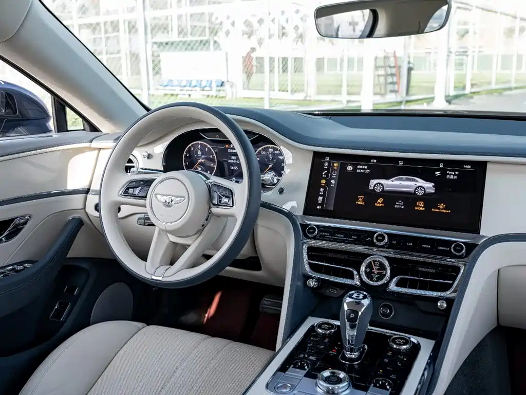 Bentley Flying Spur 2024 — фото 12