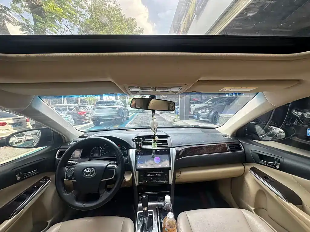 Toyota Camry 2017 — фото 8