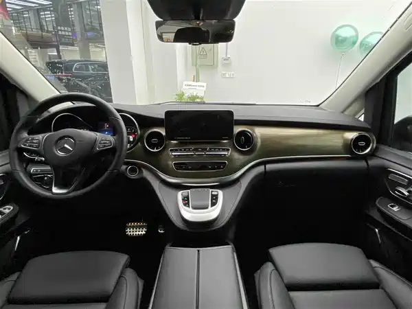 Mercedes-Benz V-Class 2024