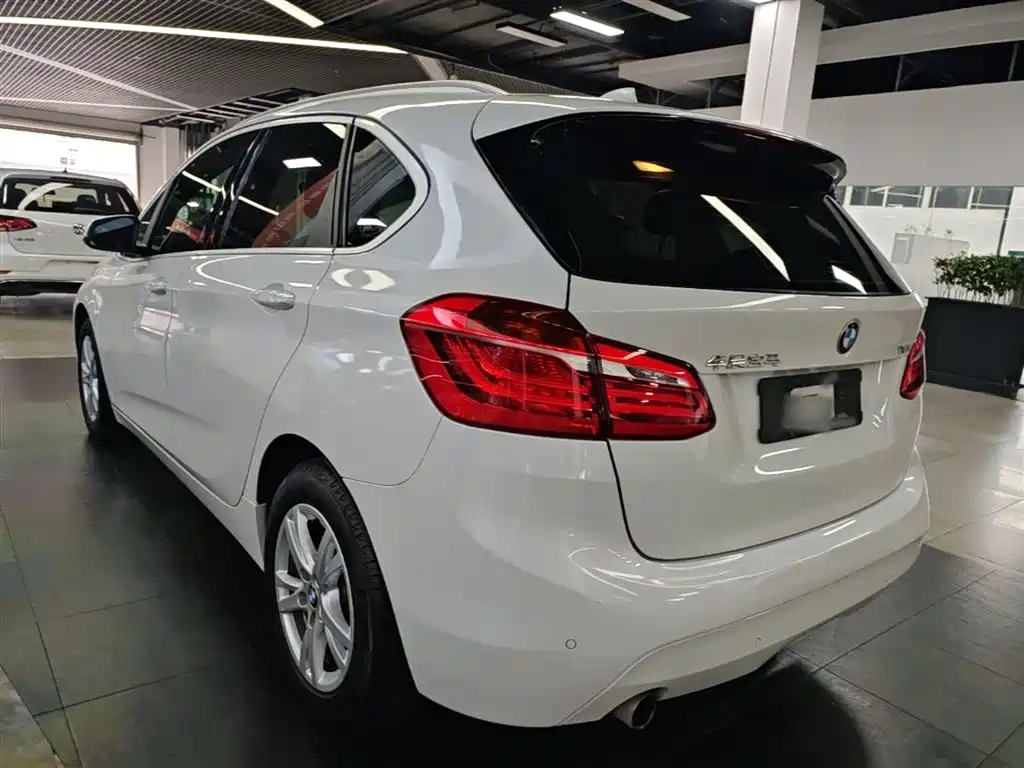 BMW 2 Series Active Tourer 2017 — фото 5