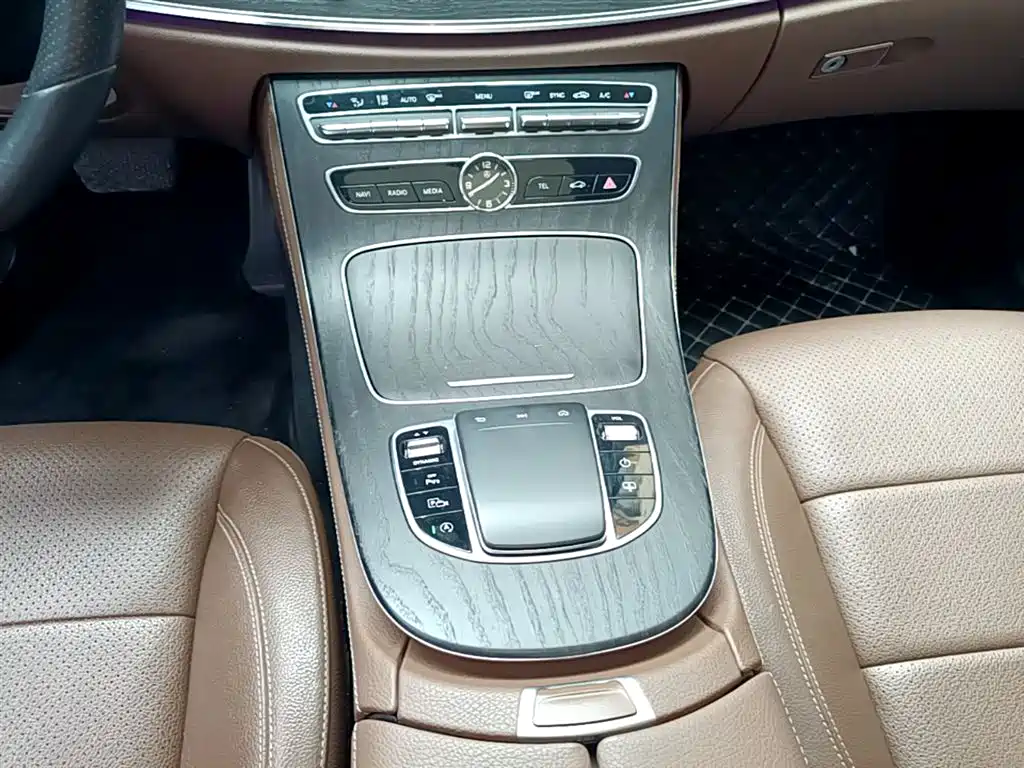 Mercedes-Benz E-Class 2019 — фото 10