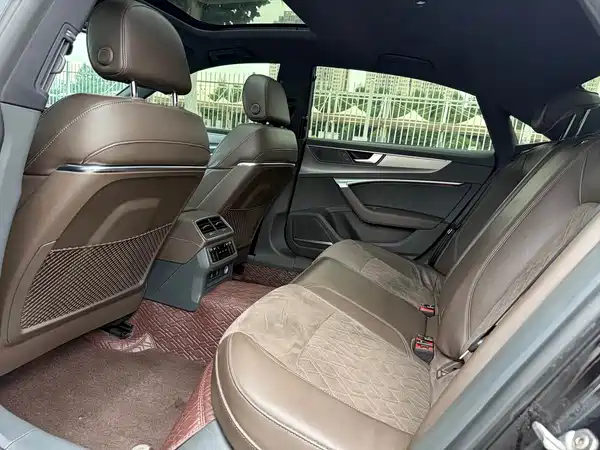 Audi A7L 2023