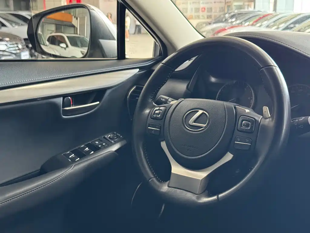 Lexus NX 2021 — фото 15