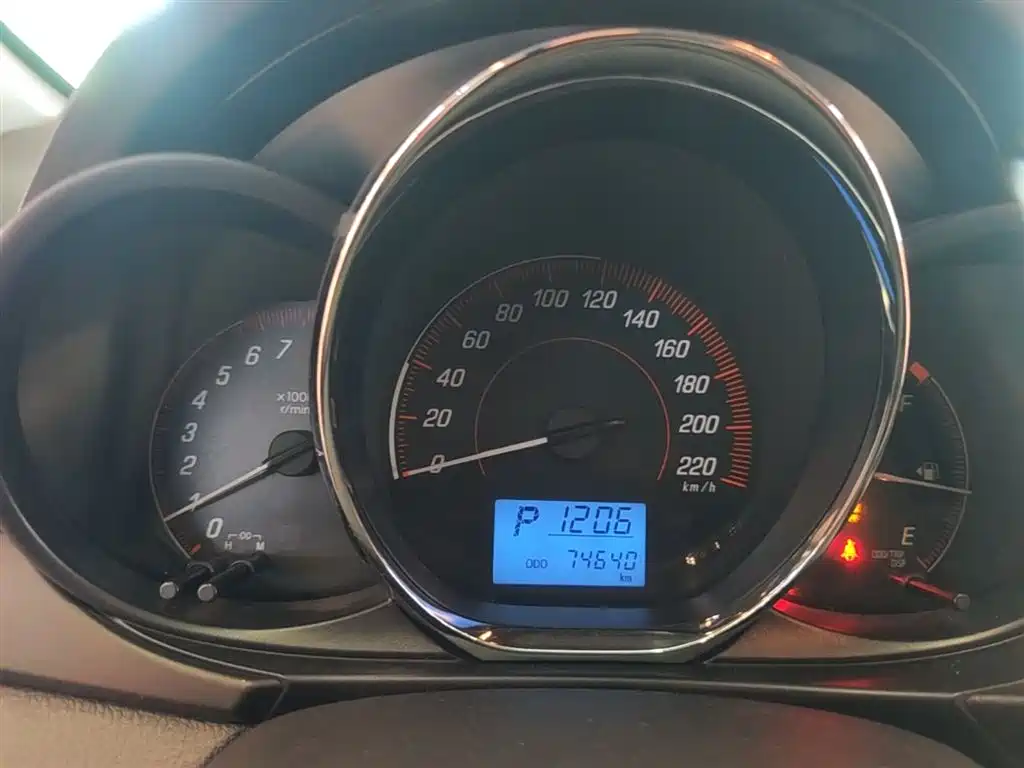 Toyota Yaris L 2021 — фото 12
